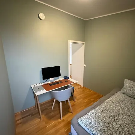 Spacious Townhouse With Free Parking, Perfect For Families Or Couples شقة فردريكسْتاد