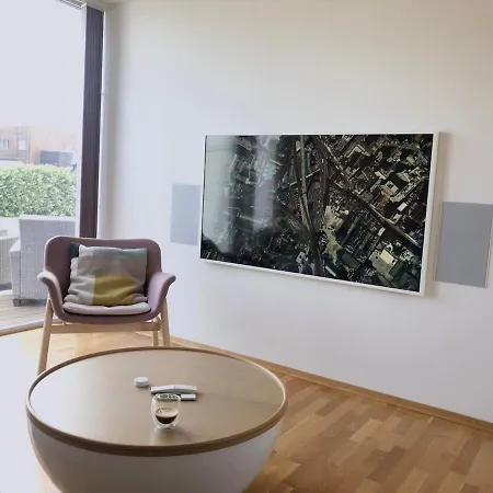 Spacious Townhouse With Free Parking, Perfect For Families Or Couples