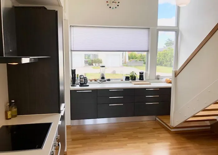 Apartamento Spacious Townhouse With Free Parking, Perfect For Families Or Couples